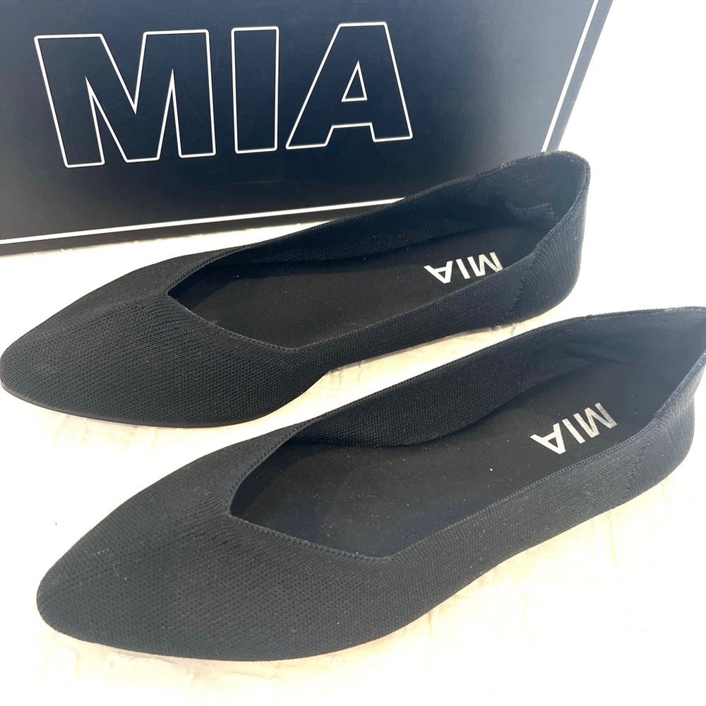 MIA Kerri Flats Black Pointed Toe Knit Flats NEW IN Box